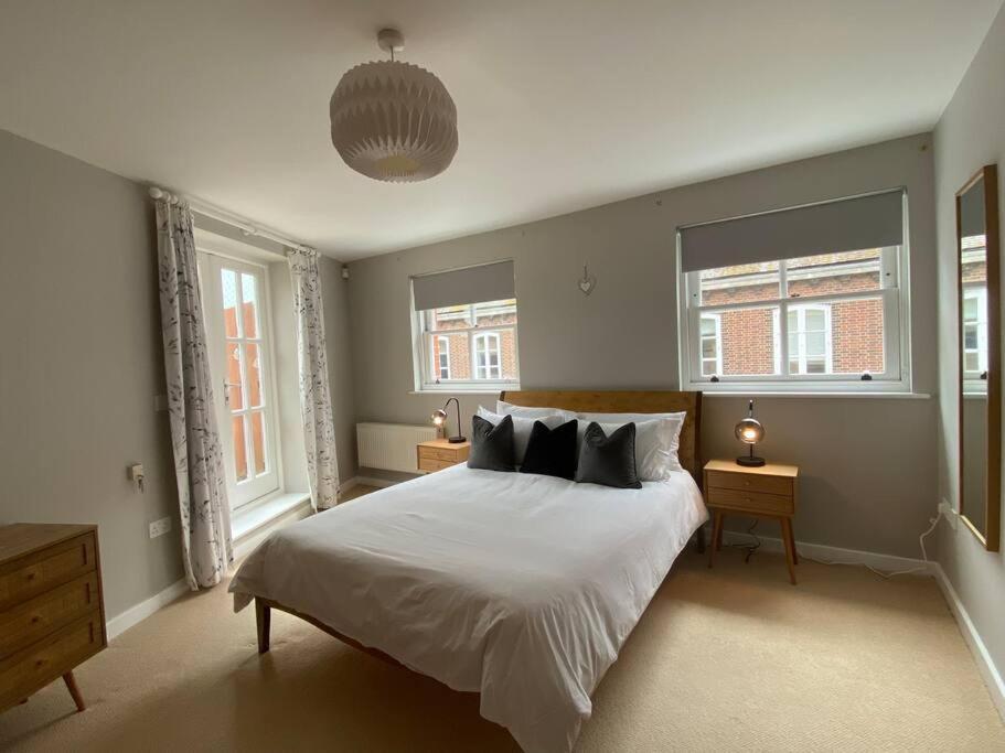 The Penthouse, Winchester Luaran gambar