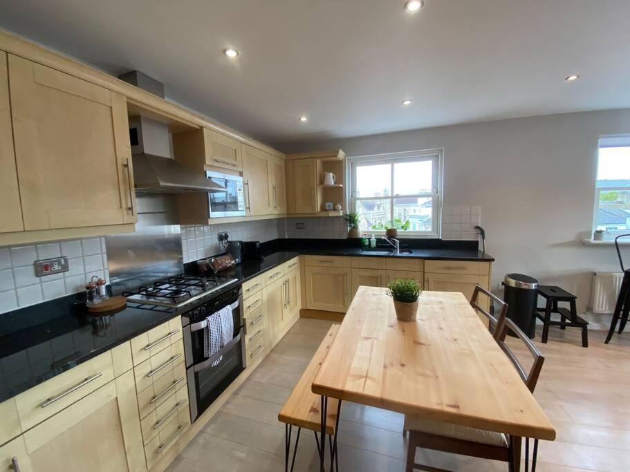 The Penthouse, Winchester Luaran gambar