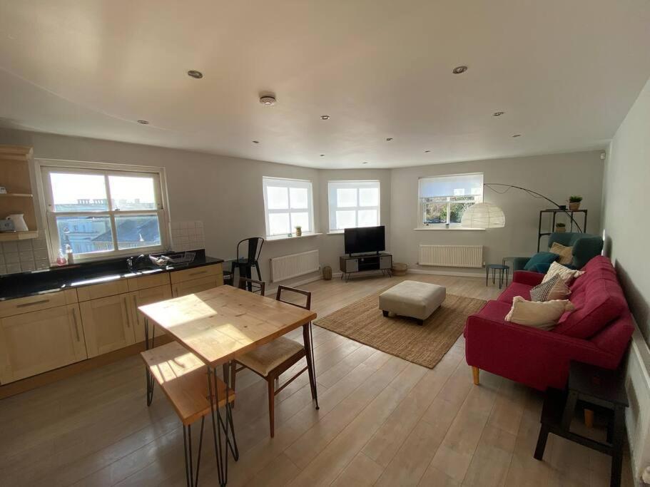 The Penthouse, Winchester Luaran gambar