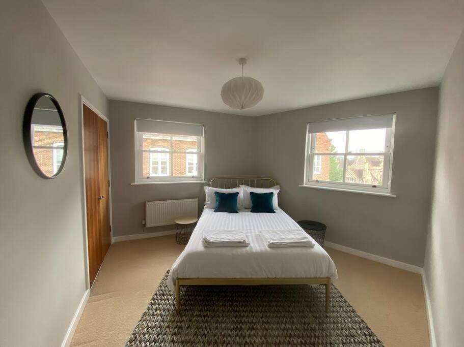 The Penthouse, Winchester Luaran gambar