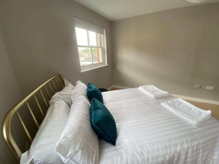 The Penthouse, Winchester Luaran gambar